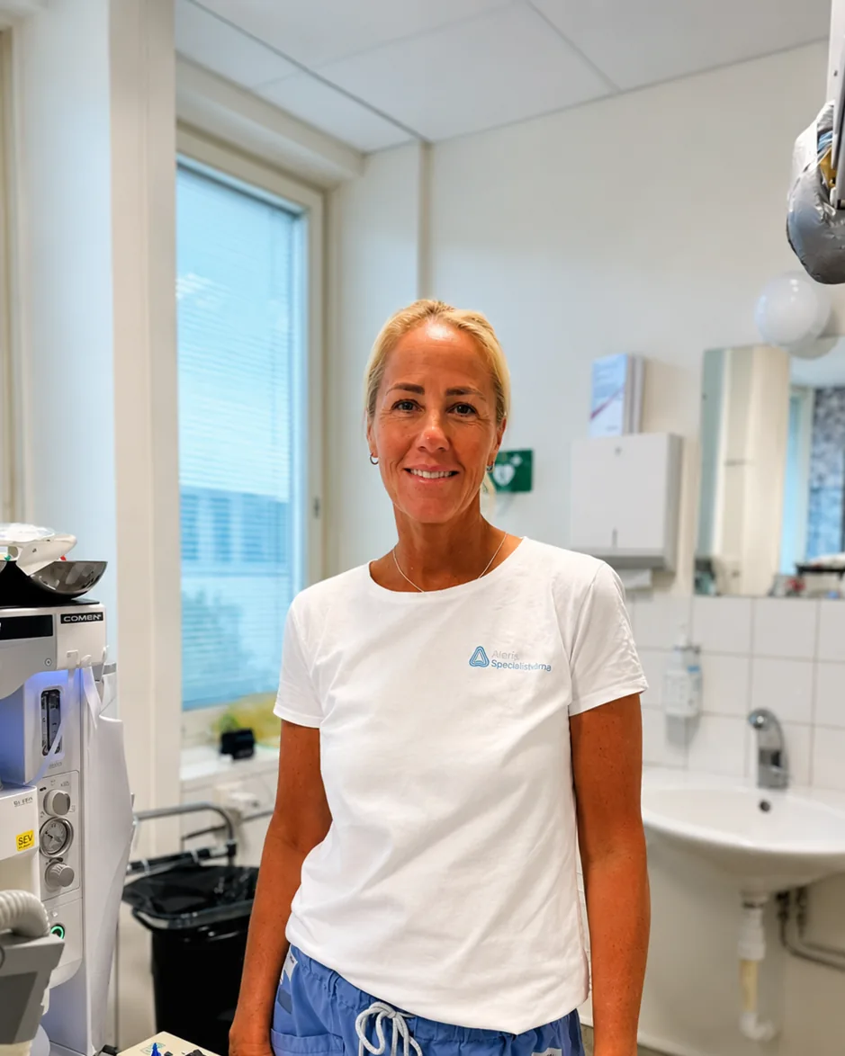 Jejja Weidlitz vid narkosapparaten på klinik